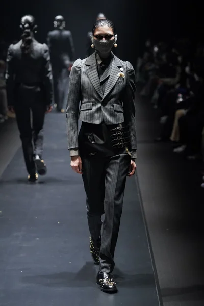 Look 25